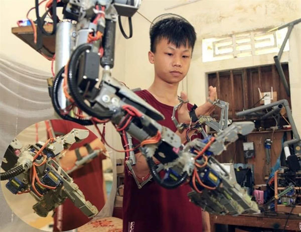 Robotic arm the first step on this 11th grader's scientific journey