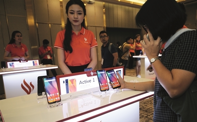 Time for Vietnamese smartphone brands to conquer home market