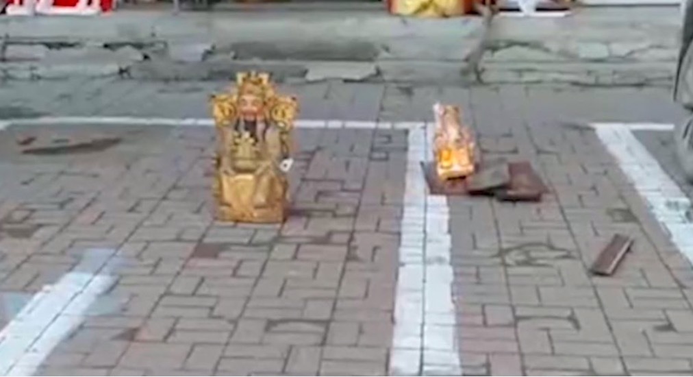 Hiếm nơi đỗ xe, thần tài, thần tình yêu cũng đi tranh chỗ