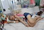 Mẹ nghèo khẩn cầu xin giúp con gái ung thư bớt đau đớn