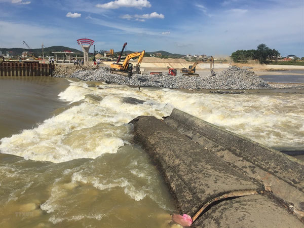 Nearly 8,000 households face water shortage after dam collapses in Nghe An