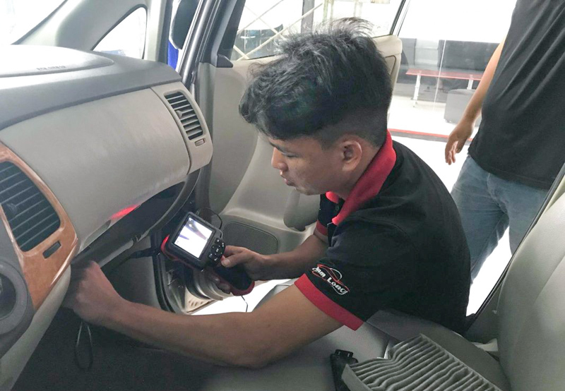 Cẩn trọng bệnh điều hòa ô tô chảy ướt sũng sàn xe ngày nóng