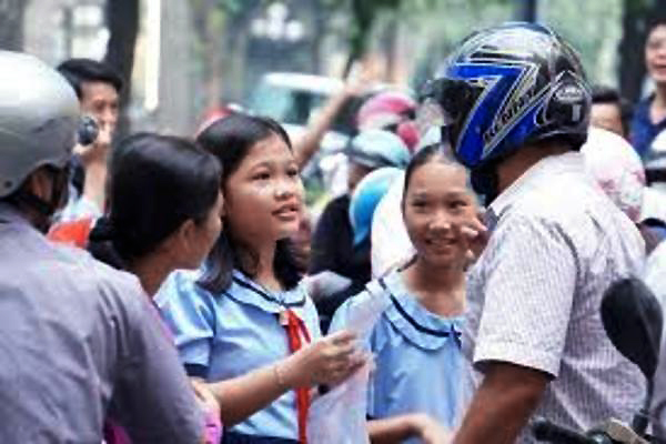 Phụ huynh chi tiền không tiếc tay cho con 'chạy đua' vào lớp 6