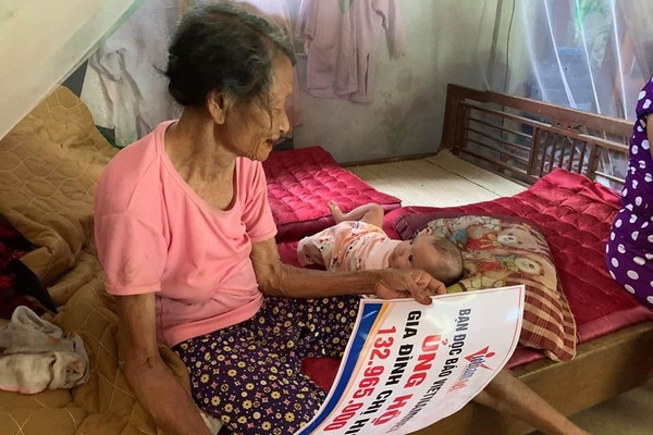 Bé gái bị bệnh tim ở Hà Tĩnh nhận được hơn 200 triệu đồng