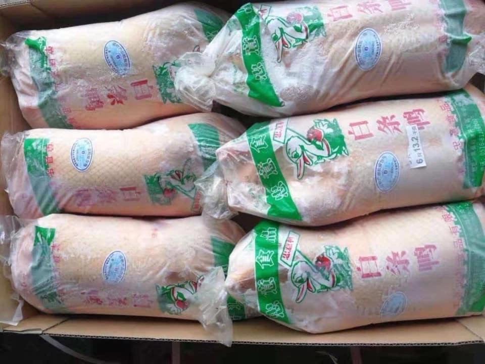 Vịt Trung Quốc đông lạnh cả năm không hỏng, rủ nhau mua hàng trăm con
