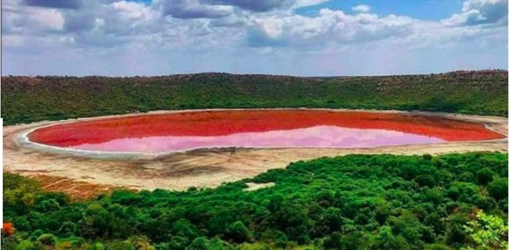 Hồ nước hơn 50 nghìn tuổi bỗng dưng đổi màu hồng(+video) Ho-nuoc-hon-50-nghin-tuoi-bong-dung-doi-mau-hong-1
