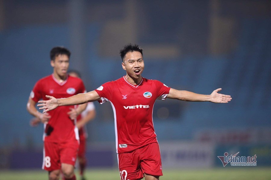 Viettel thoát thua Quảng Ninh nhờ siêu phẩm của Khắc Ngọc