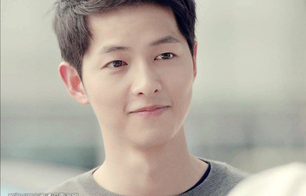 Song Joong Ki phủ nhận hò hẹn với nữ luật sư