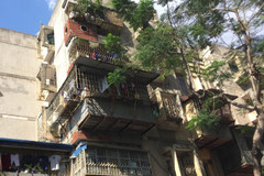 Gia đình trẻ hối hận, mất nửa tỷ đồng khi quyết định mua tập thể cũ