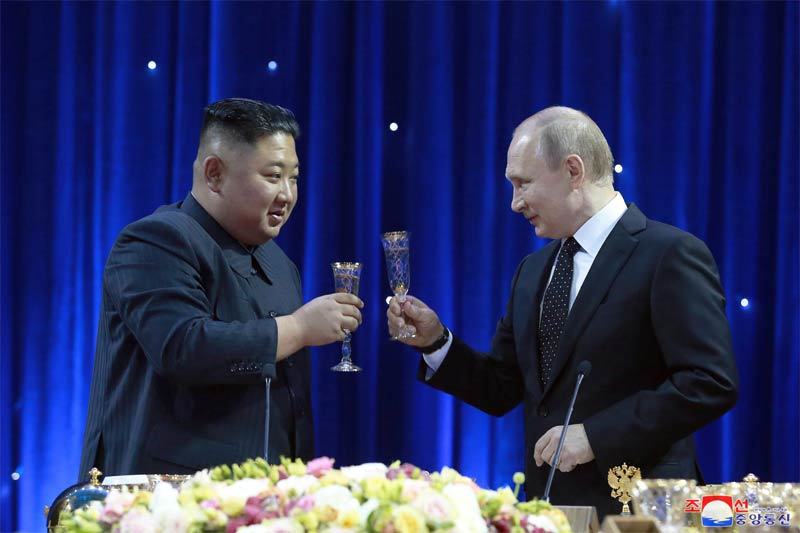 Kim Jong Un bất ngờ gửi thư chúc mừng tới Putin