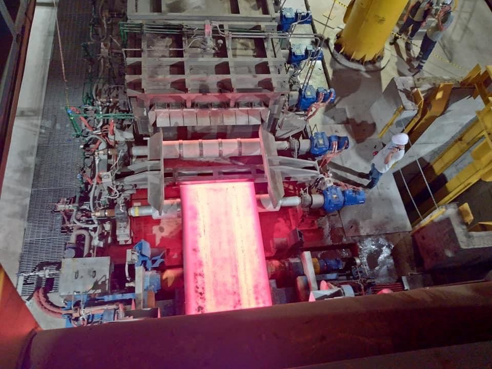 Nhập khẩu từ sợi vải đến khung sắt, phận làm thuê trên quê hương mình