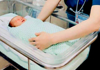 Bé sơ sinh bị bỏ rơi dưới hố ga ở Hà Nội suy đa tạng