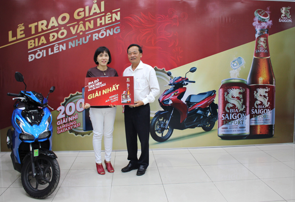 Hơn 3 triệu khách hàng trúng thưởng ‘Bia đỏ vận hên’