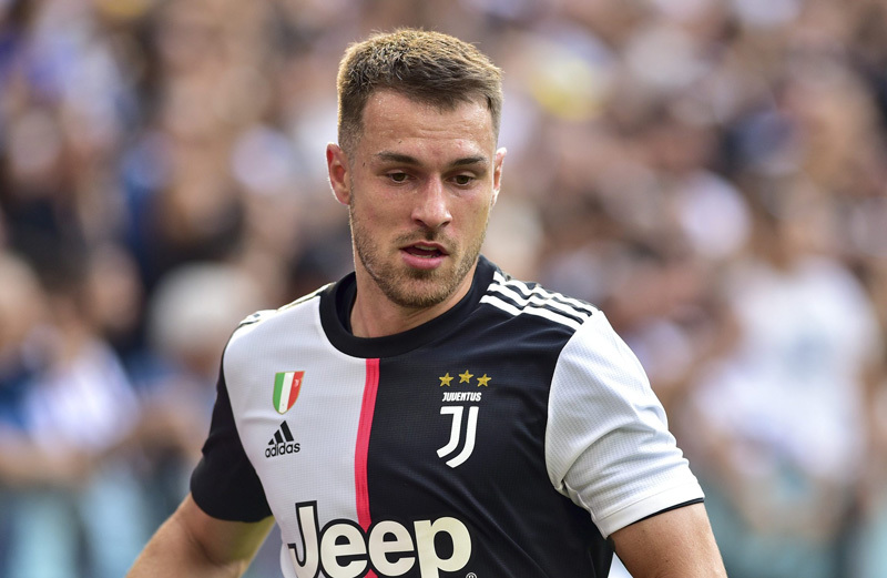 Ramsey bán xới khỏi Juventus, MU vẫy gọi