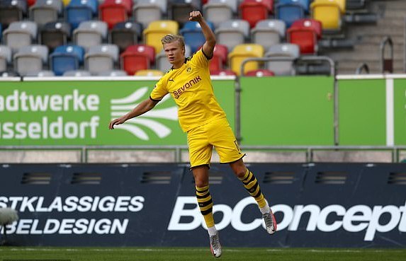 Haaland ghi bàn phút 95, Dortmund bỏ túi 3 điểm
