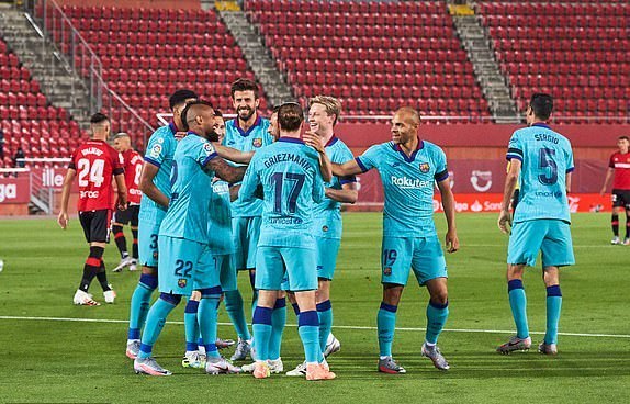 Messi chói sáng, Barca thắng trận