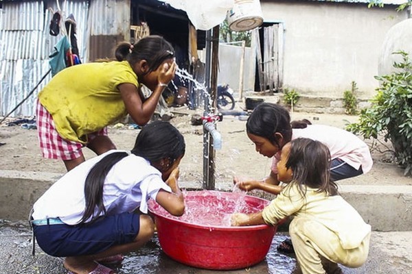 Người dân Ma Nới vui vì có nước sạch