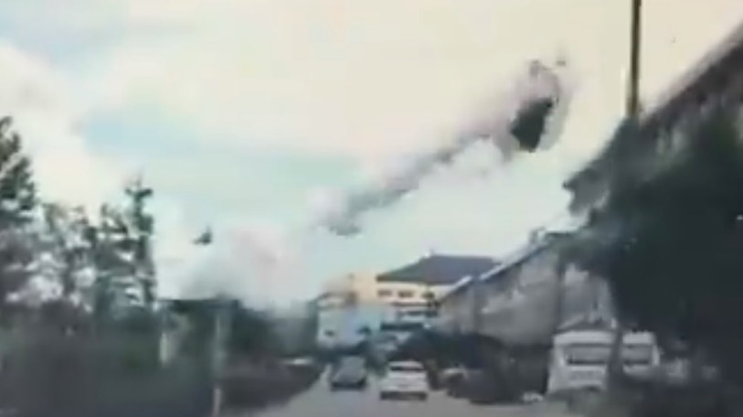 Khoảnh khắc xe chở dầu nổ tung ở TQ, hơn trăm người thương vong