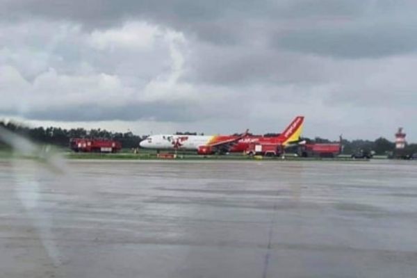 Máy bay Vietjet trượt khỏi đường băng Tân Sơn Nhất