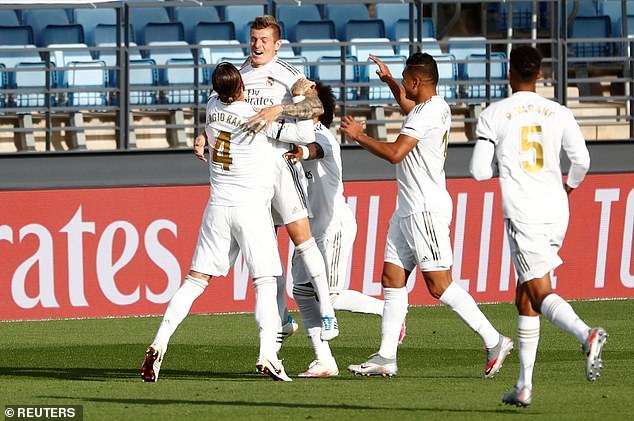 Thắng dễ Eibar, Real Madrid tiếp tục bám đuổi Barca