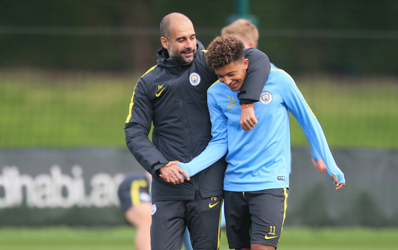 MU chùn bước, Sancho cầu cứu Pep quay về Man City