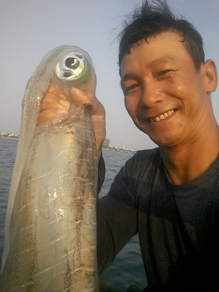 Squid catching off Son Tra with local fisherman