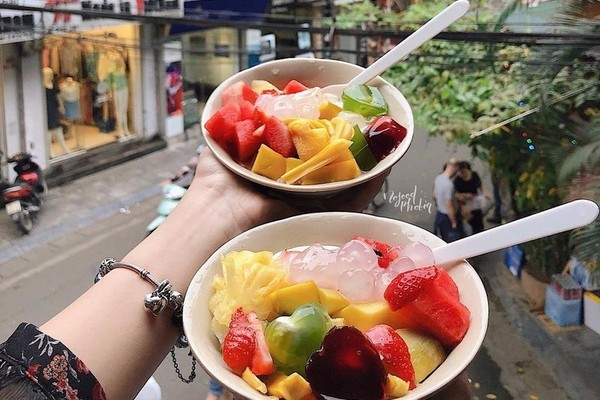 7 món ăn vặt đáng thử một lần quanh phố đi bộ Hà Nội