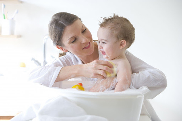 Những hóa chất cần tránh trong các sản phẩm chăm sóc bé