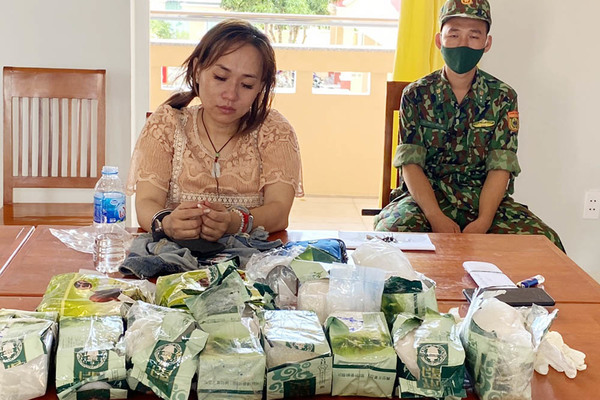 'Nữ quái' cùng đồng bọn mang hơn 30kg ma tuý từ Campuchia về Việt Nam