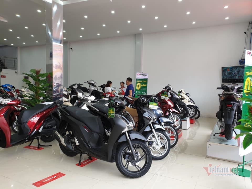 Giá xe máy đồng loạt tăng, Honda SH 2019 đội giá kỷ lục 55 triệu đồng