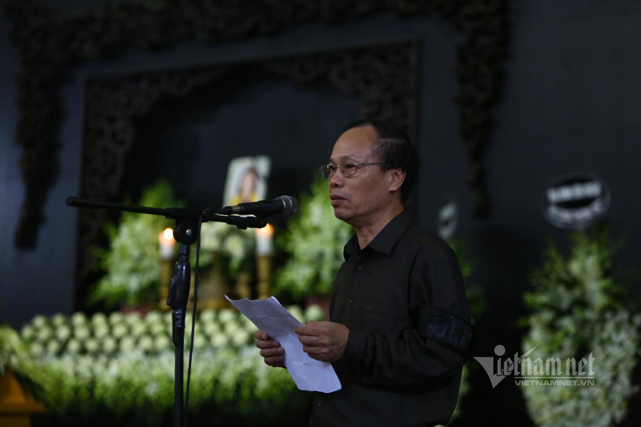 MC Long Vũ cùng nhiều đồng nghiệp tiễn đưa MC Diệu Linh
