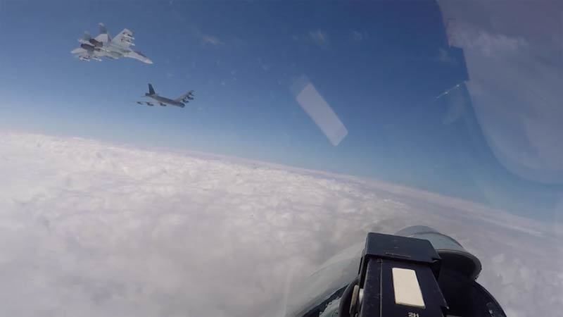 Xem chiến cơ Nga chặn máy bay ném bom Mỹ trên biển Baltic