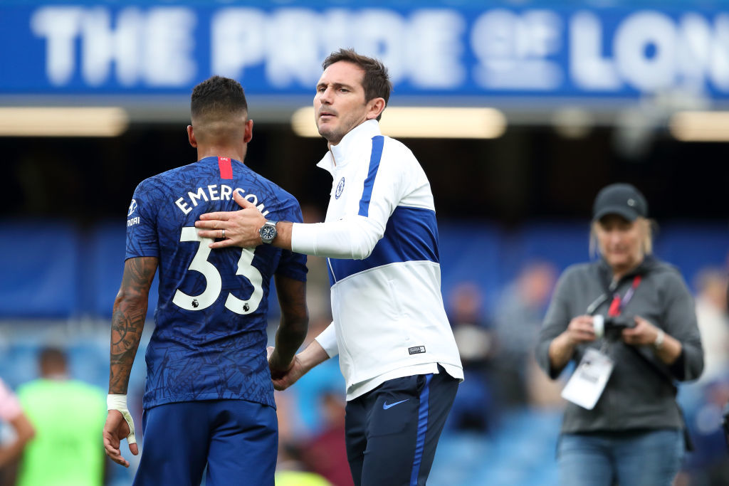 Chelsea bán tháo hàng loạt