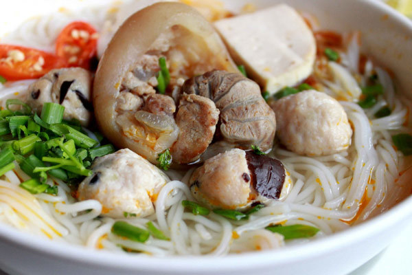 Suýt chết vì hóc xương heo khi ăn bún ở Đà Nẵng