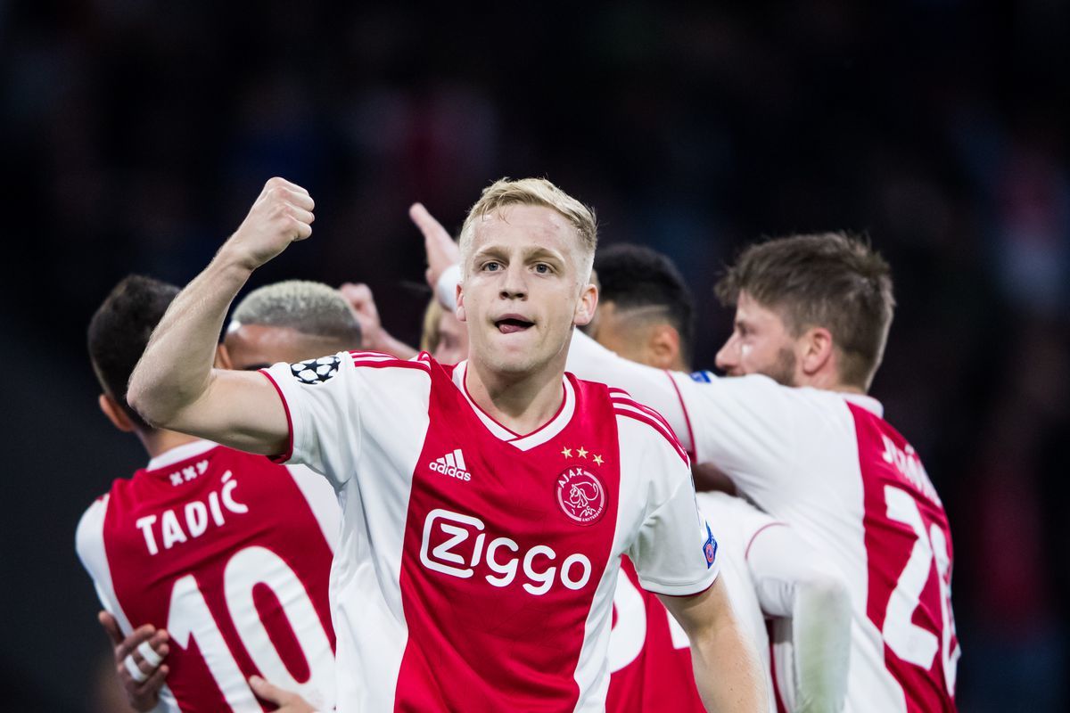 Real Madrid rút lui, MU mở toang cửa ký Van de Beek