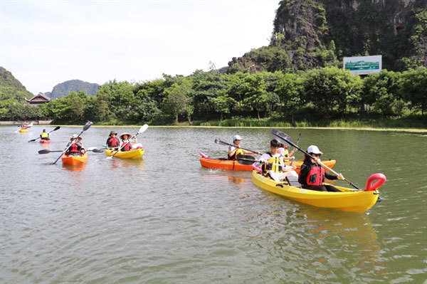 Tourism minister urges people to travel within Vietnam
