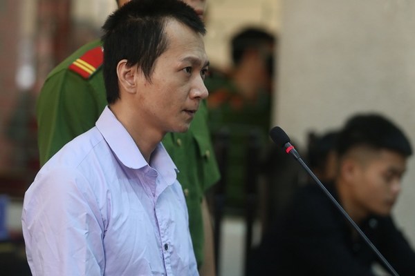 Bị cáo đấm nhau ở phiên tòa xử mẹ nữ sinh giao gà