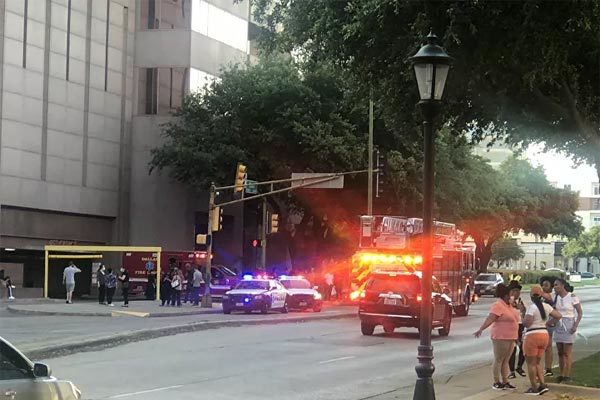 Xả súng giữa trung tâm thương mại Mỹ, nghi phạm cao chạy xa bay