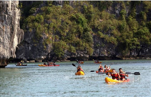 Explore Vietnam’s beautiful sites by kayak