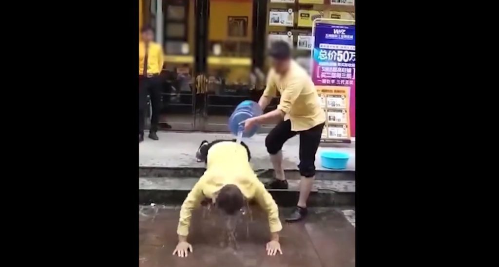 Bắt nhân viên chống đẩy để ép doanh số, công ty Trung Quốc bị lên án