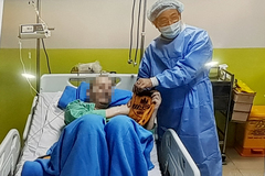 Phổi phi công Anh hồi phục 90%, tự gọi điện thoại cho bạn bè