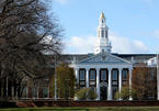 Harvard bỏ yêu cầu điểm SAT và ACT trong tuyển sinh 2021