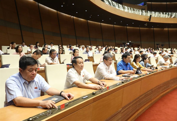 NA deputies pass new amendments to Vietnam's natural disaster, dike, construction laws
