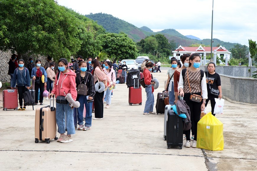 Nearly 1,400 Lao students welcomed back to school in Vietnam