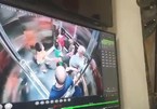 Bé trai 6 tuổi bị người đàn ông dâm ô trong thang máy