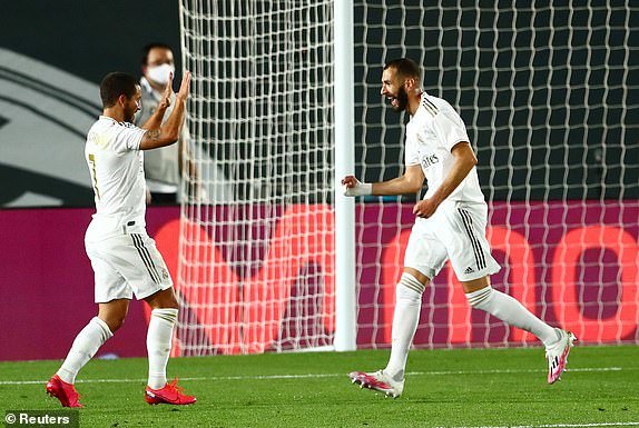 Benzema lập cú đúp, Real Madrid bắn hạ 