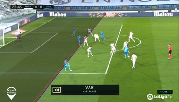 Benzema lập cú đúp, Real Madrid bắn hạ 'Bầy dơi'