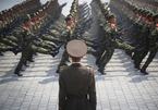 Binh sĩ Triều Tiên ‘lắp lưỡi lê trên súng’