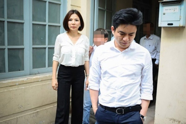 Bác sỹ Chiêm Quốc Thái bức xúc bỏ về tại phiên tòa xử vợ cũ