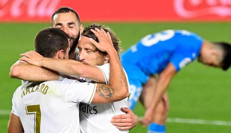 Real Madrid tiếp tục thắng giòn, Zidane nói về cuộc đua với Barca